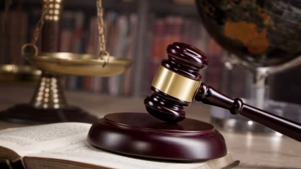 क्या मजाक है ये..! भरी अदालत में अधिवक्ताओं पर भड़के जज साहब, जानिए क्या है पूरा माजरा