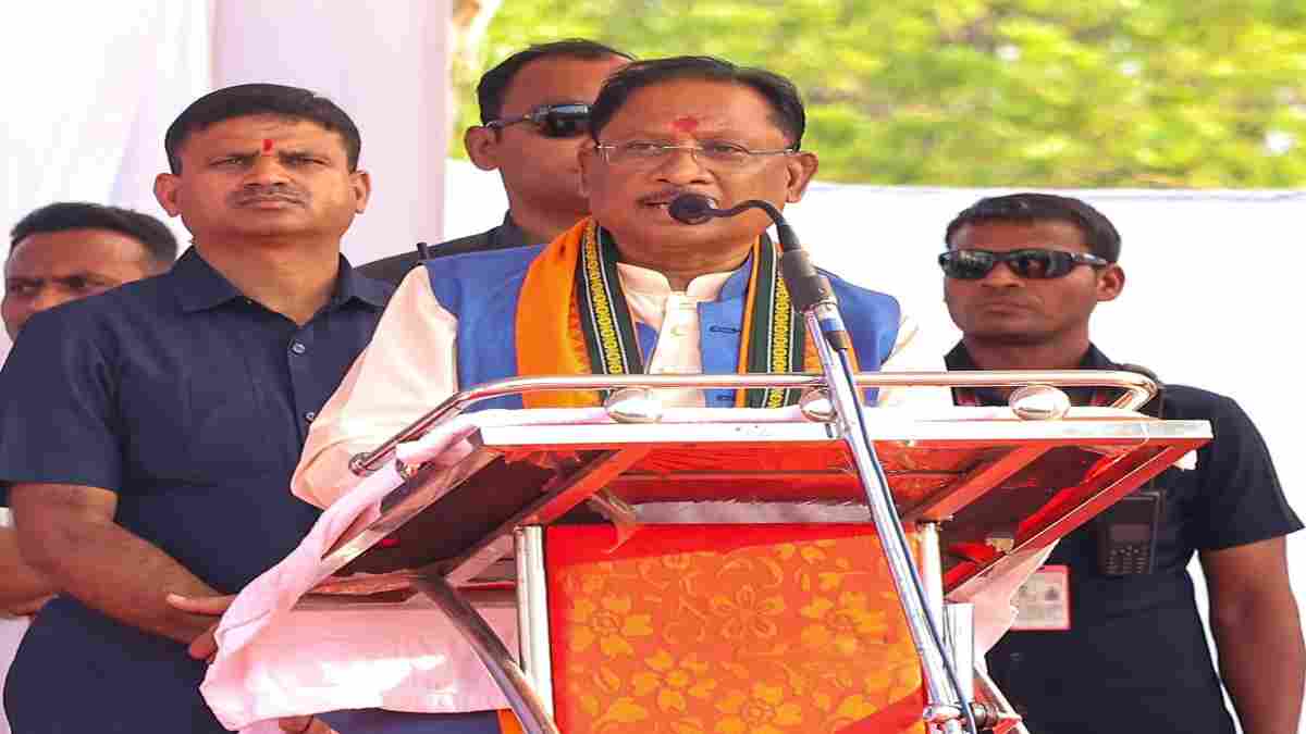 बीजापुर में भाजपा की जनसभा : कांग्रेस की घोषणाओं पर मुख्यमंत्री ने किया कटाक्ष, साय ने कहा – न नौ मन तेल होगा न राधा नाचेगी…