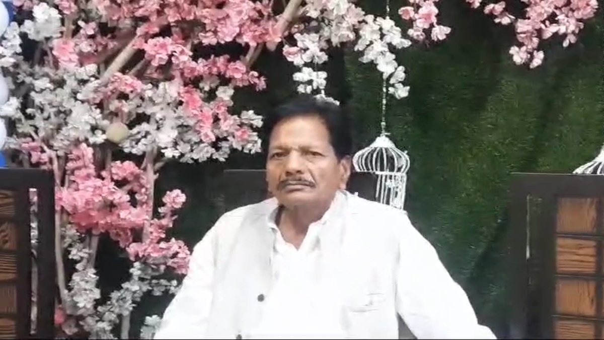 ‘शाम होते ही बोतल गटक जाता है…’,Video: कांग्रेस प्रत्याशी को लेकर बसपा उम्मीदवार का बड़ा बयान, कहा- उसके पास शक्ल न अक्ल, उसे सपोर्ट कर आत्महत्या नहीं कर सकता