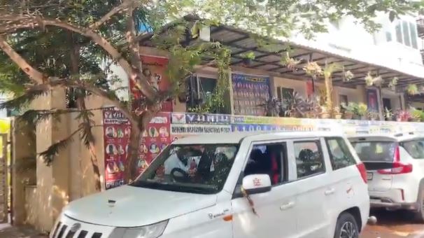 आयकर विभाग ने भुवनेश्वर में बीजेडी नेता के कोचिंग सेंटर पर मारा छापा