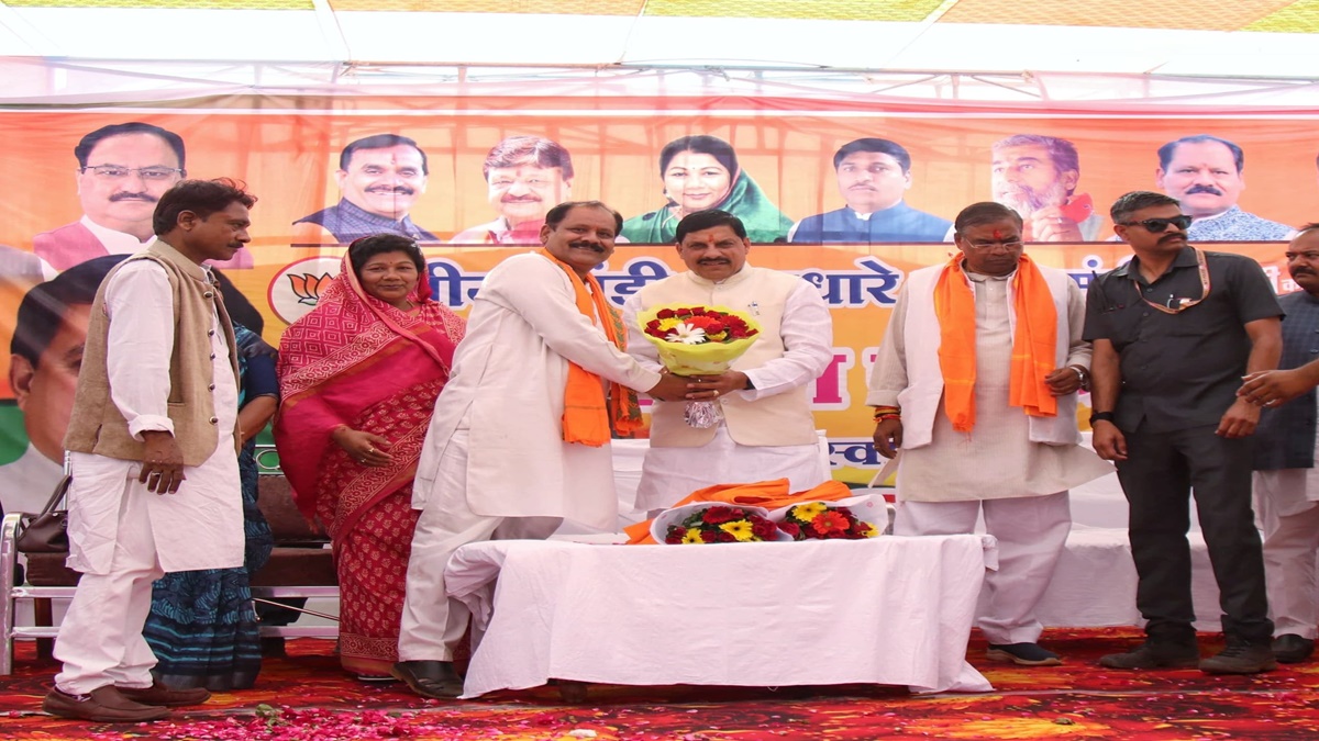 PM मोदी के MP में रोड शो पर CM मोहन बोले- वह जनता के दिलों में राज करके जाएंगे, सपा प्रत्याशी के नामांकन रद्द पर कहा- विपक्ष वहां चुनाव लड़ना ही नहीं चाहता