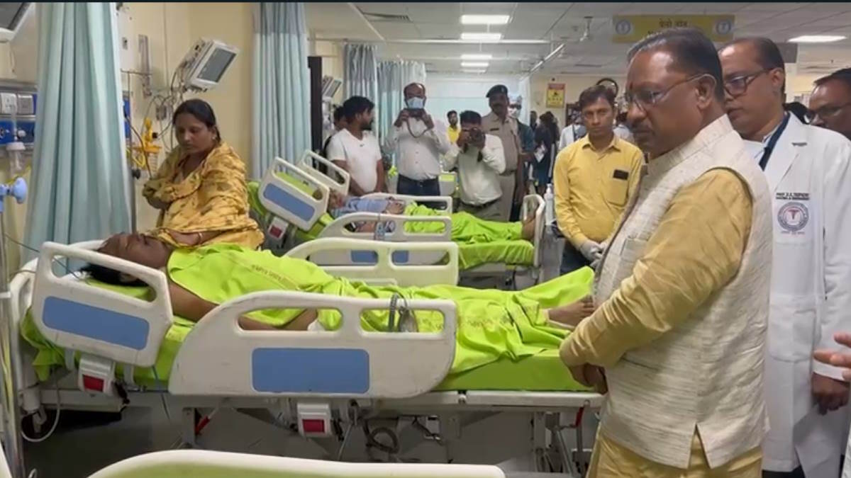 Kumhari Bus Accident : घायलों से मिलने एम्स पहुंचे मुख्यमंत्री साय, कहा- बख्शे नहीं जाएंगे घटना के दोषी…