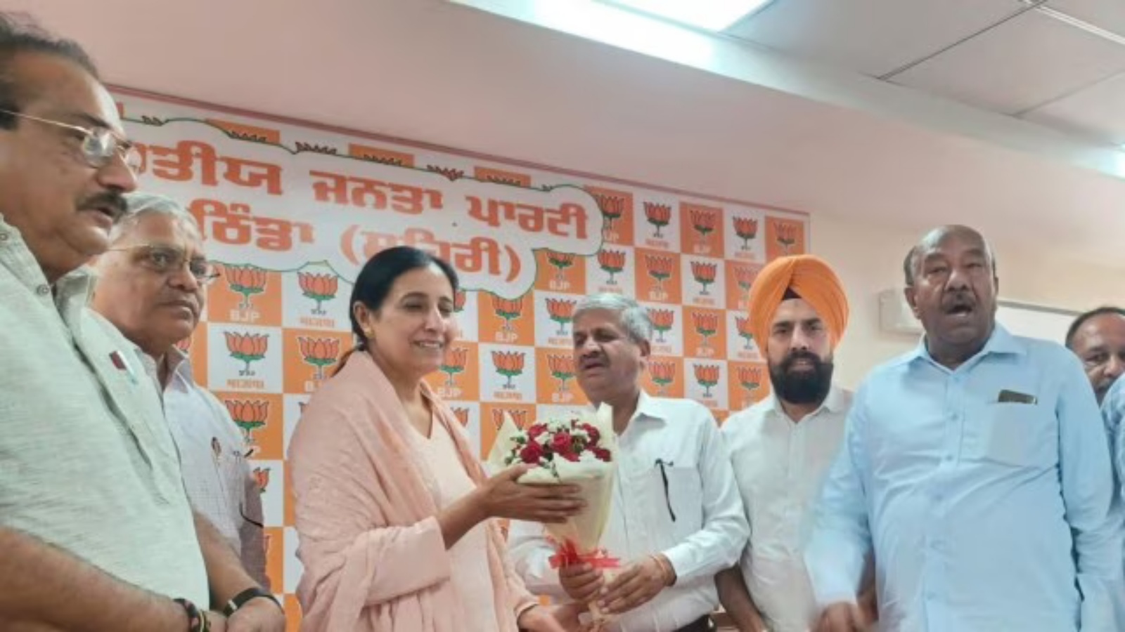 Punjab Loksabha Election 2024 : अनीता सोम प्रकाश होशियारपुर और परमपाल कौर बठिंडा से लड़ेंगी चुनाव, बीजेपी ने जारी की 3 उम्मीदवारों की सूची