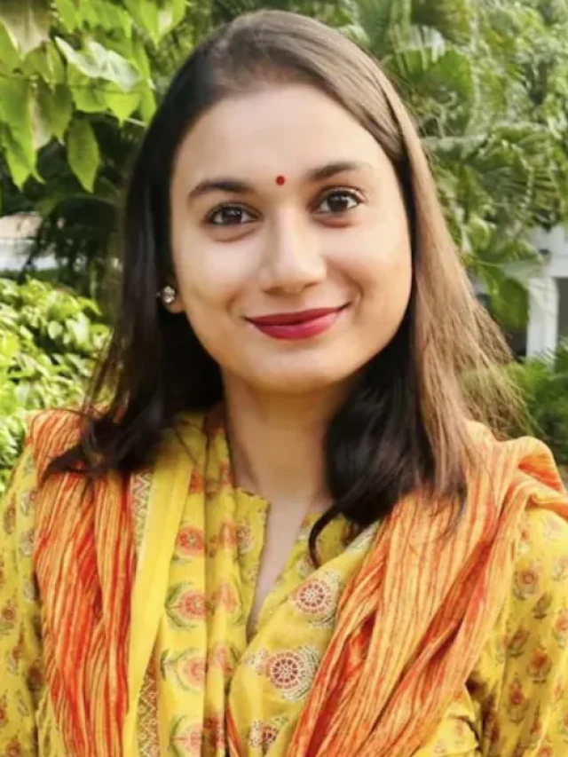 Lok Sabha Election 2024: किसी हीरोइन से कम नहीं पूर्व Ips की बहू शांभवी चौधरी, जानिये किस सीट से लाड़ेगी चुनाव…