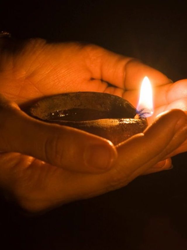 Hindu New Year 2024: आज हिंदू नववर्ष के दिन इन जगहों पर जलाएं दीपक