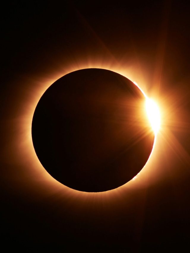 Surya Grahan 2024: साल का पहला पूर्ण सूर्य ग्रहण आज, जानिये ग्रहण से जुड़ी ये बड़ी बातें