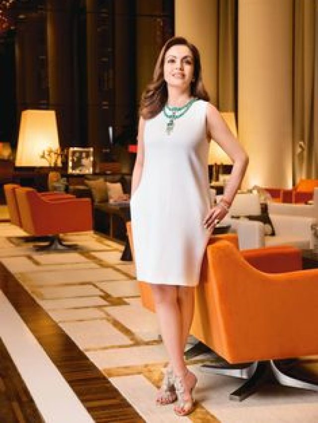 देखिये, वेस्टर्न ड्रेस में नीता अंबानी का रॉयल लुक….