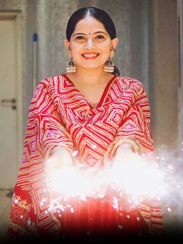 क्या आप जानते है कौन करता है Jaya Kishori के ड्रेसेस डिजाइन ? हो गया खुलासा…