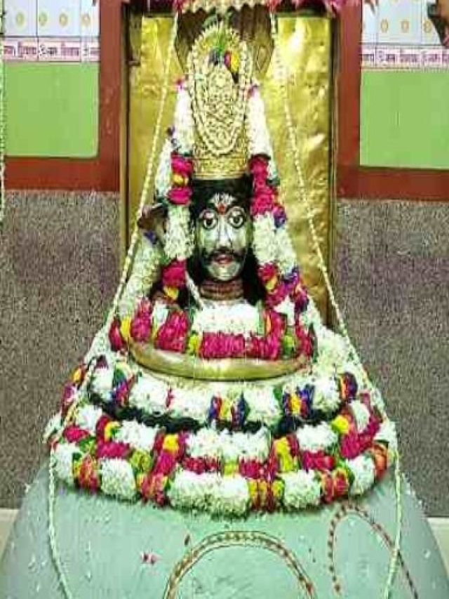 महीने के 15 दिन बढ़ता और 15 दिन घटता है ये शिवलिंग …