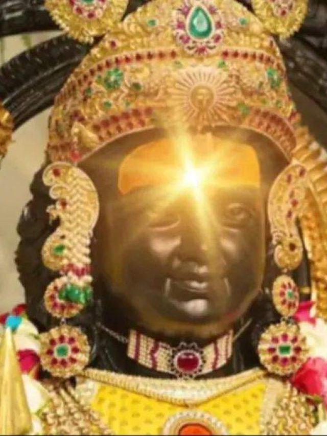 Surya Tilak: सम्पन्न हुआ भगवान राम का सूर्य तिलक, श्रीराम नाम से गूंजी अयोध्या नगरी…