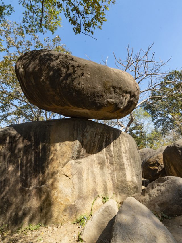 MP का रहस्यमयी पर्यटन स्थल: सिर्फ 6 इंच के बेस पर टिकी है विशाल चट्टान