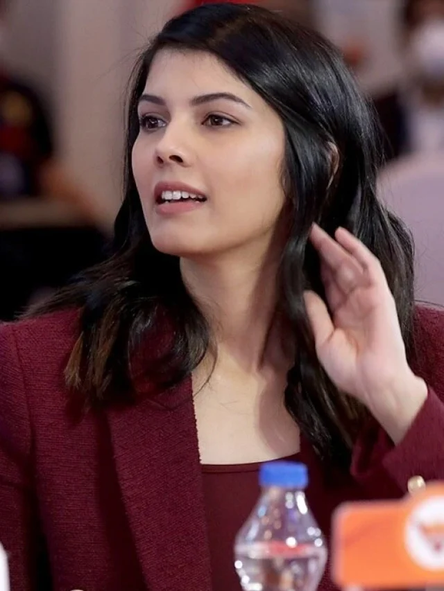 IPL 2024: किसी हीरोइन से कम नहीं सनराइजर्स हैदराबाद की मालकिन ‘Kavya Maran’ जानिये कितनी है संपत्ति…