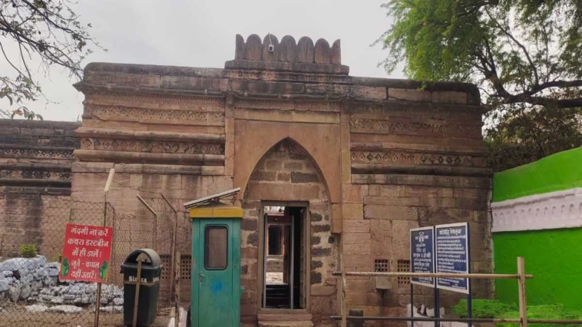 Dhar Bhojshala Survey: भोजशाला ASI सर्वे का आज 22वां दिन, 18 सदस्यों के साथ सुबह 6 बजे पहुंची टीम, दोपहर में नमाज अदा करेगा मुस्लिम समाज