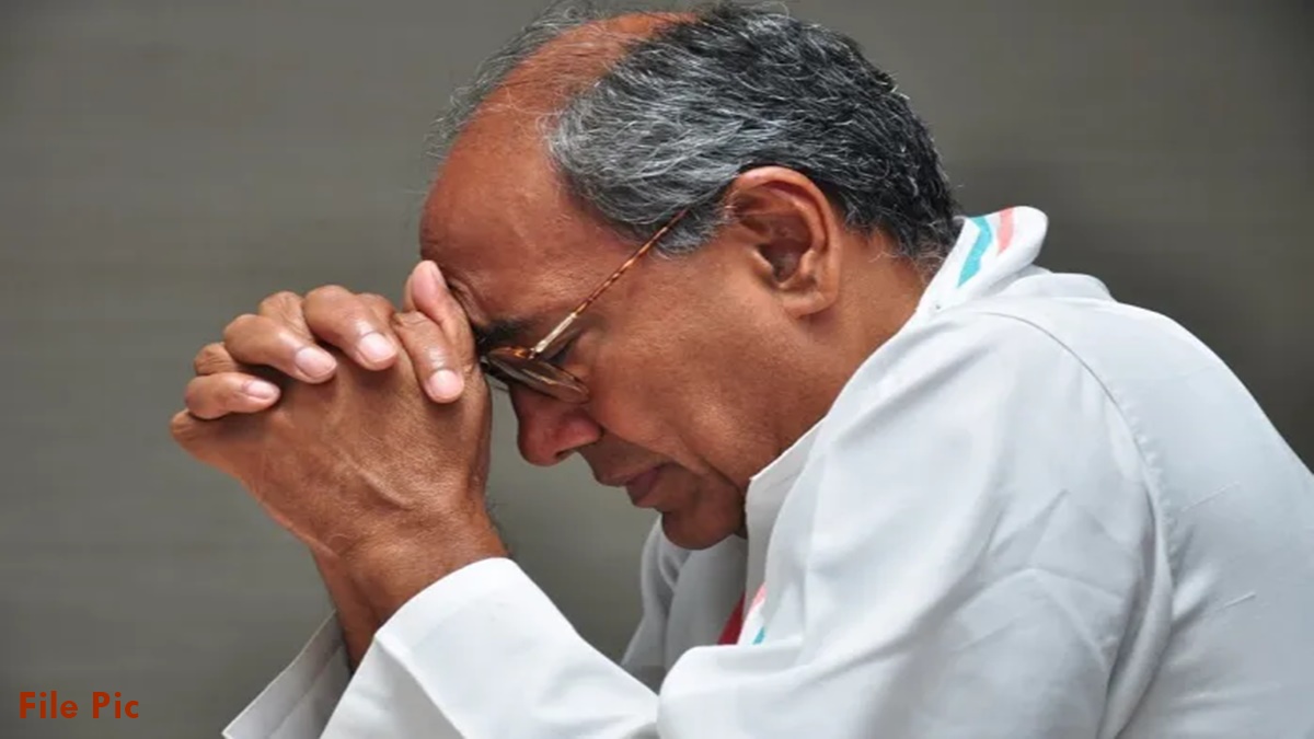दिग्विजय सिंह के परिवार पर टूटा दुखों का पहाड़, इस करीबी का कैंसर से निधन, चुनाव प्रचार छोड़ पहुंचे लखनऊ