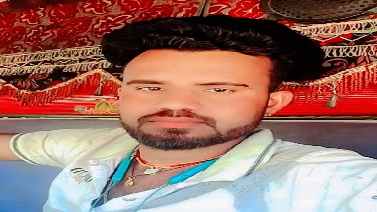 मजदूरी कर घर लौट रहे युवक की पीट-पीटकर हत्या: गांव के ही दबंगों ने दिया वारदात को अंजाम, माता-पिता पर भी किया हमला