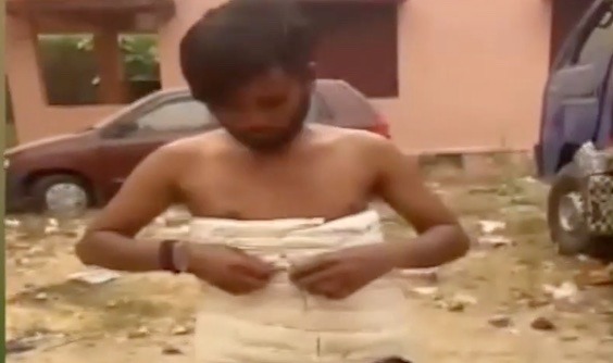 महाराष्ट्र से 3 व्यक्ति शरीर पर 38 किलोग्राम गांजा लपेटे हुए ओडिशा में हुआ गिरफ्तार