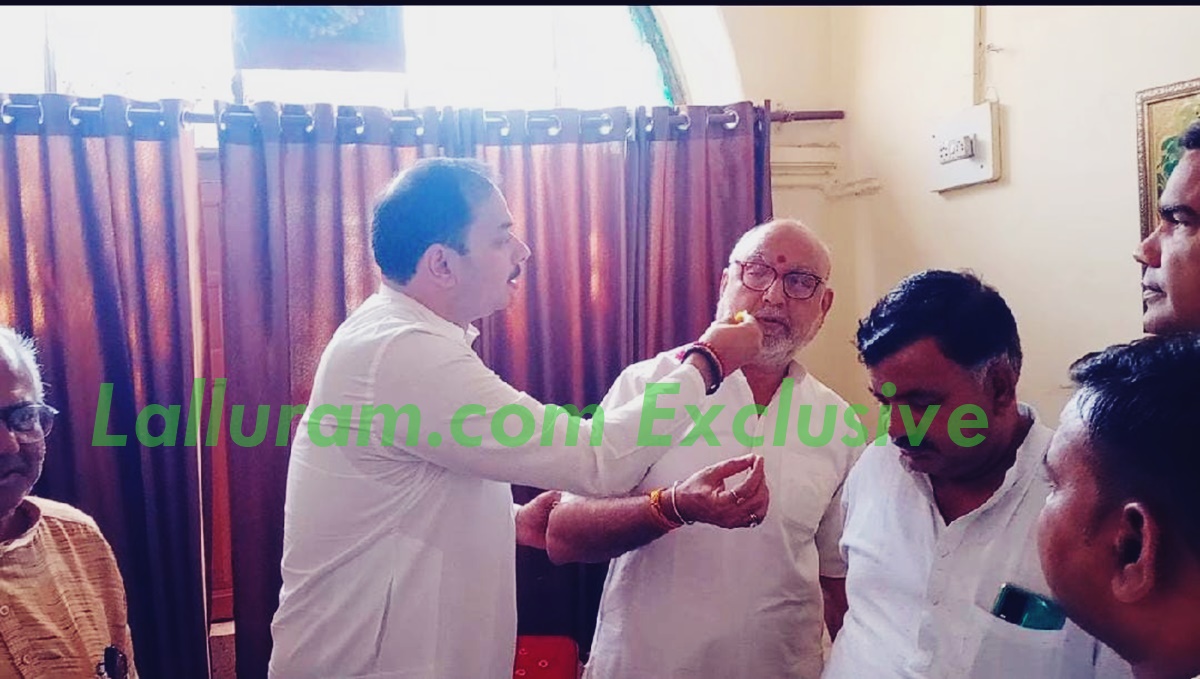 Exclusive: टिकट वितरण से नाराज शहर जिला अध्यक्ष को मनाने पहुंचे प्रत्याशी, पर नहीं दूर कर सके नाराजगी, देवेंद्र शर्मा ने प्रवीण पाठक के हाथ से नहीं खाई मिठाई