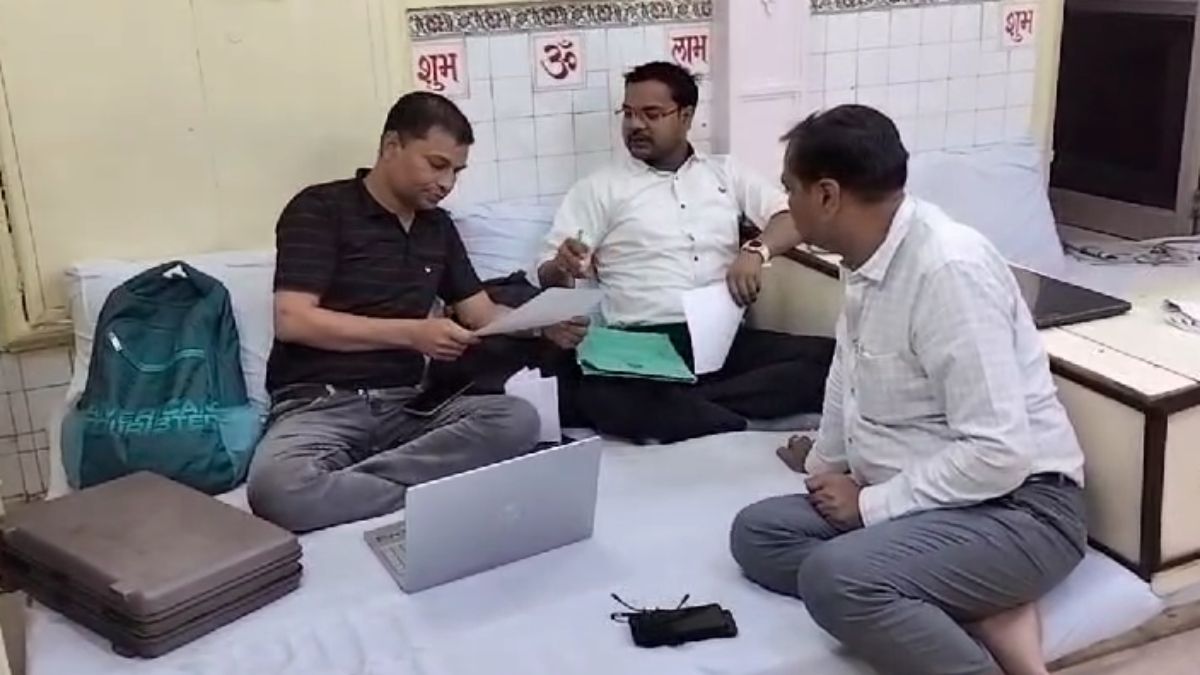 BJP नेता के घर GST का छापा: एक तरफ PM मोदी की जनसभा, दूसरी ओर टीम खंगाल रही थी दस्तावेज, कार्रवाई को लेकर निकाले जा रहे कई सियासी मायने