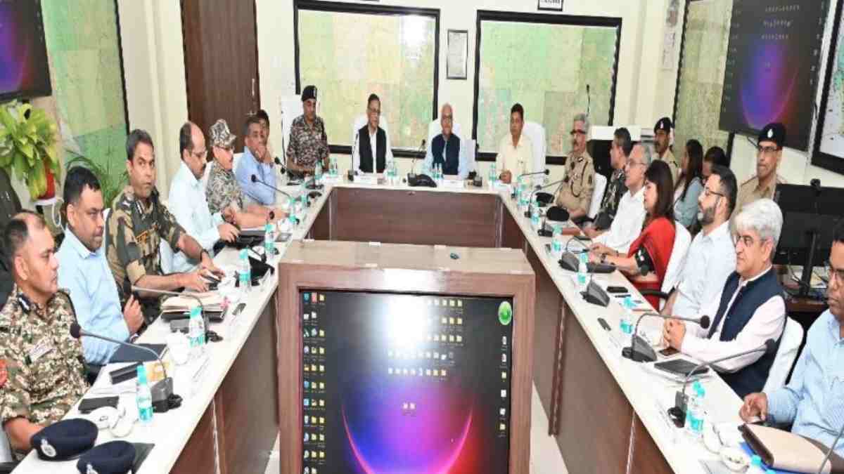 CG NEWS : शांति से चुनाव कराने बनाई रणनीति, केन्द्रीय गृह सचिव ने ली अफसरों की बैठक