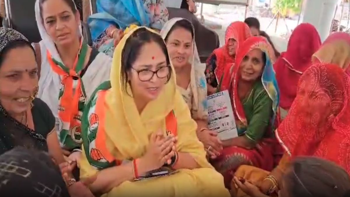 लोकसभा चुनाव 2024: दिग्विजय सिंह की पत्नी ने महिलाओं के साथ गाए मंगल गीत, डोर-टू-डोर किया प्रचार, देखें Video