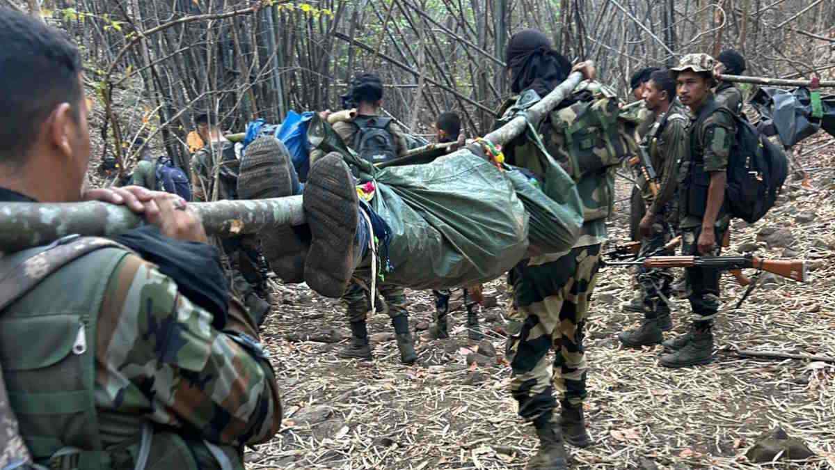 CG NEWS : पोस्टमार्टम के दौरान 25 लाख के इनामी नक्सली की जेब से मिले नोटों के बंडल