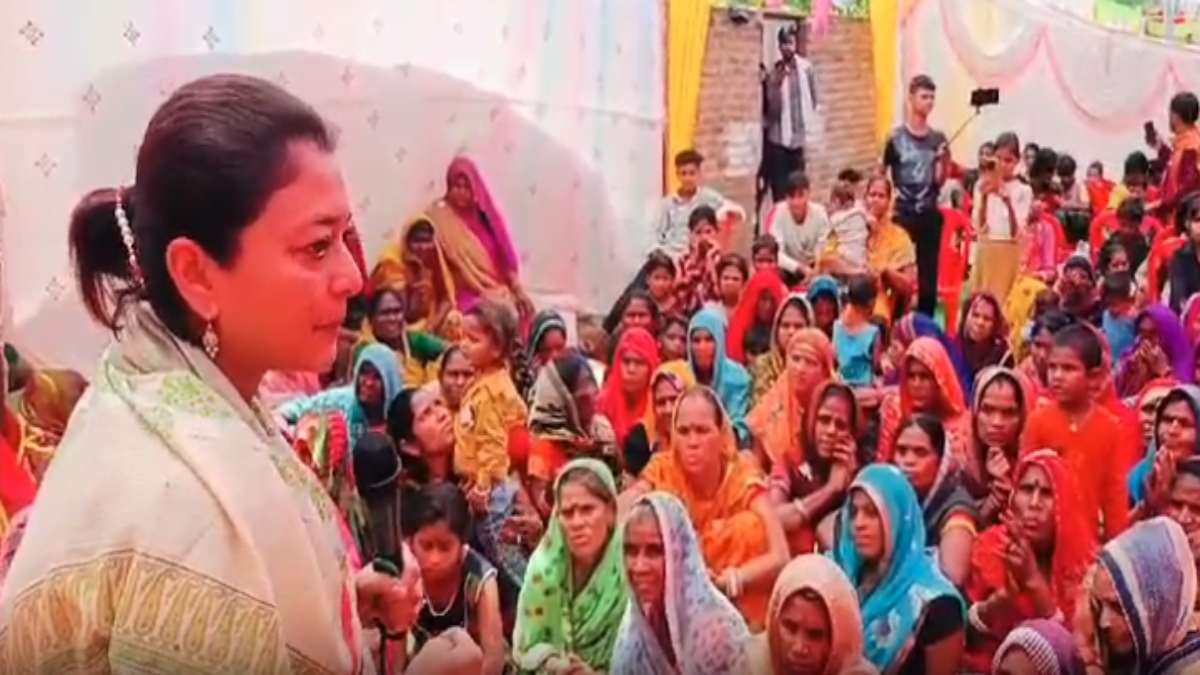 महिलाओं से चर्चा करते वक्त भावुक हुईं प्रियदर्शनी राजे: कहा- महाराज सबका ध्यान रखते हैं, लेकिन आप कभी उनको नहीं पूछते…