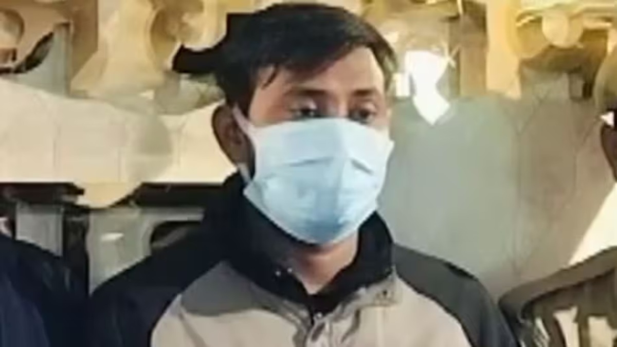 UP News : सरकारी नौकरी दिलाने के नाम पर कर रहा था ठगी, 10वीं फेल फर्जी IAS अफसर हुआ गिरफ्तार