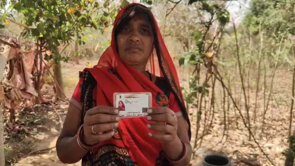 आंगनबाड़ी सहायिका को पहले ही कर दिया रिटायर: कलेक्टर से लगाई न्याय की गुहार, जानिए क्या है मामला