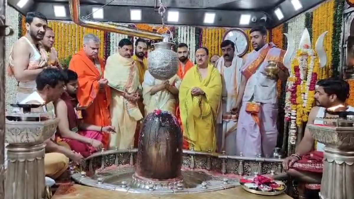 महाकाल की शरण में जेपी नड्डा: परिवार के साथ किए दर्शन, CM मोहन भी रहे मौजूद