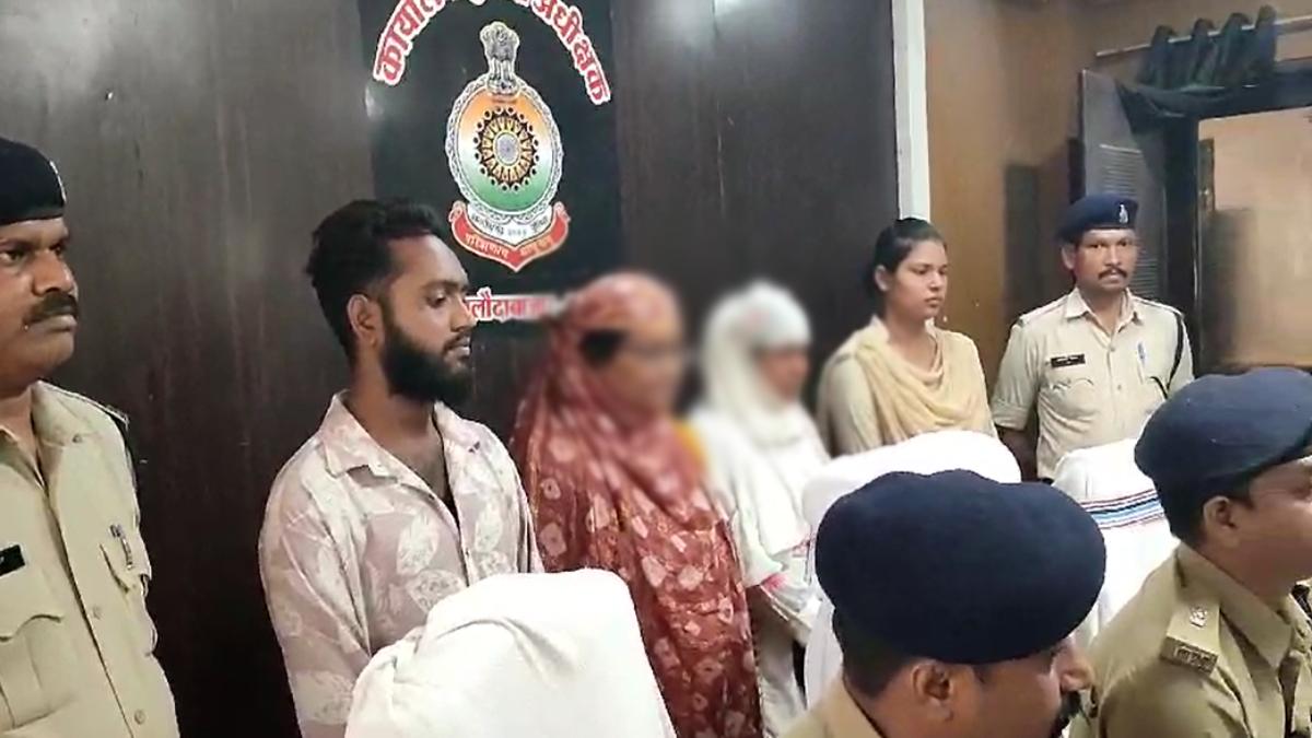 VIDEO, ब्लैकमेलिंग और डर्टी गेमः हुस्न का जाल बिछाकर लोगों को फंसाते थे जालसाज, हनीट्रैप गैंग के और 3 आरोपी पहुंचे सलाखों के पीछे