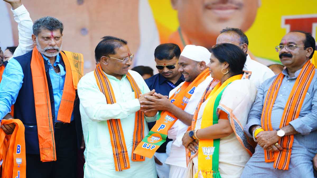 चरणदास महंत के बयान पर बिफरे CM साय, कहा – पहली लाठी मुझे मारे, प्रधानमंत्री पर की गई टिप्पणी अशोभनीय और शर्मनाक