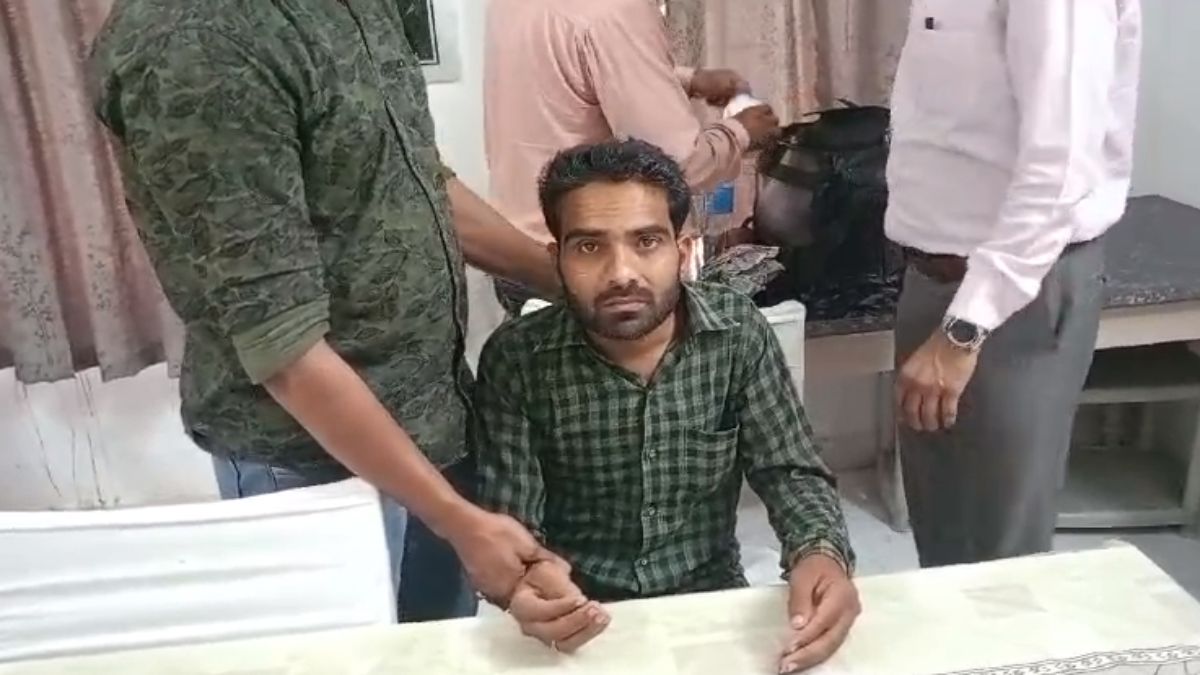 लोकायुक्त की छापेमार कार्रवाई: पटवारी को रिश्वत लेते रंगे हाथ पकड़ा, नाम ट्रांसफर के एवज में मांगे थे 10 हजार रुपये