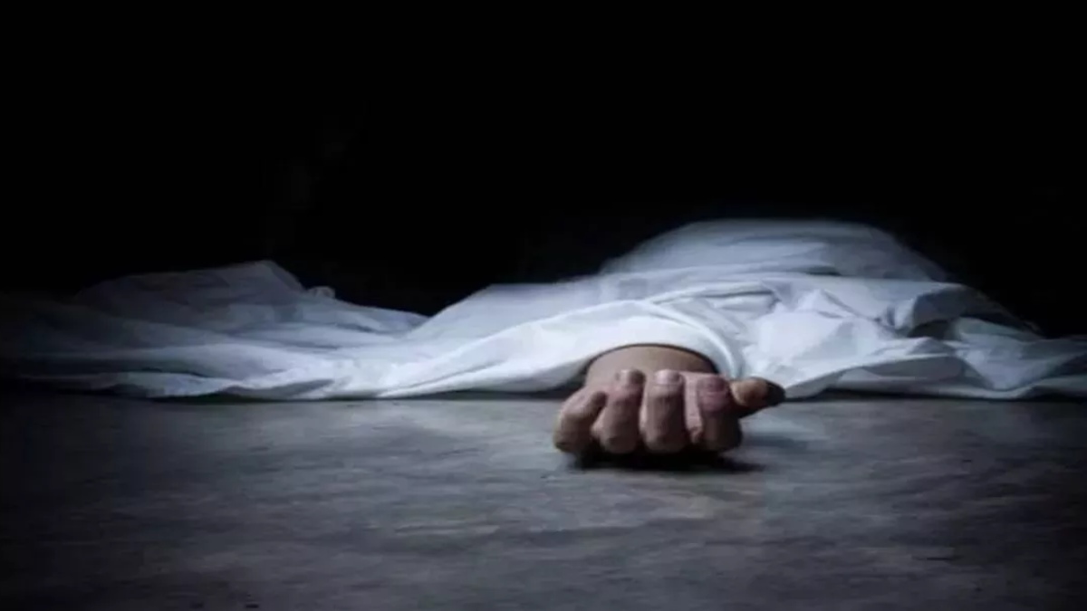 जज साहब के सामने काट लिया गला ! हाईकोर्ट में युवक ने चीफ जस्टिस के सामने की खुदकुशी, मचा हड़कंप, न्यायाधीश ने सुरक्षा अधिकारियों को लगाई फटकार