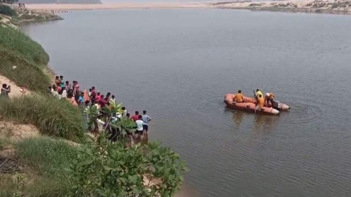 Odisha News : महानदी में पलटी नाव, एक लापता, 3 बचाए गए