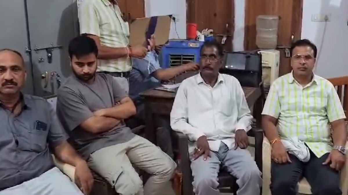 लोकायुक्त का छापा: रेंजर और डिप्टी रेंजर को 12 हजार की रिश्वत लेते रंगे हाथ पकड़ा, मचा हड़कंप