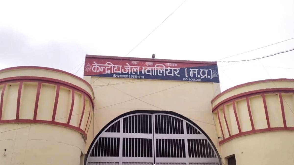 जेल में अवैध वसूली मामले में बड़ी कार्रवाई: जेल प्रहरी निलंबित, पहले पैसा-पहले मुलाकात के जरिए चल रहा था भ्रष्टाचार का काला खेल