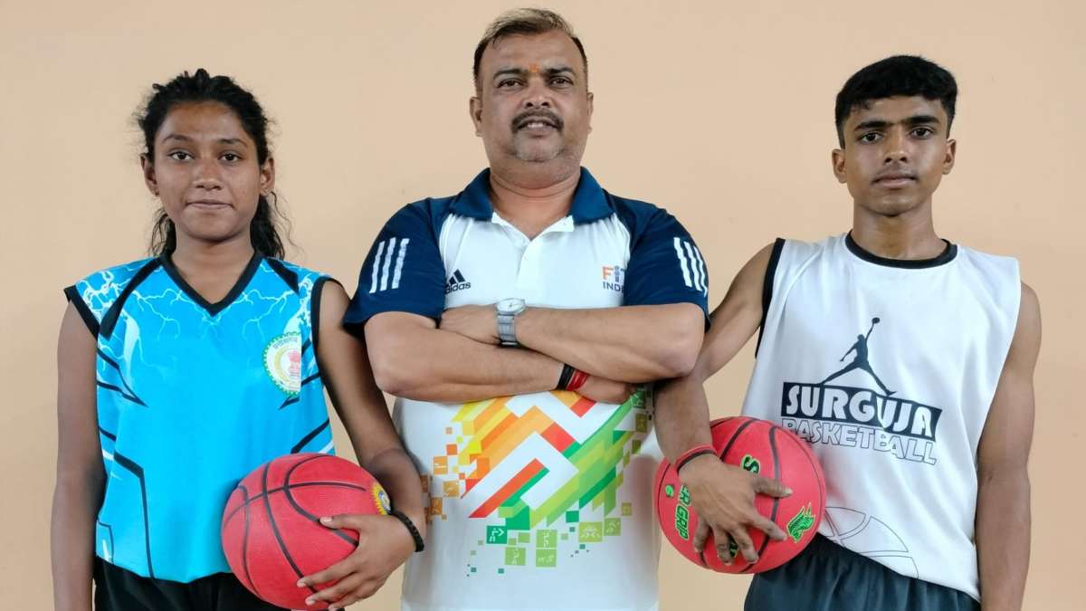 छत्तीसगढ़ से दो खिलाड़ी राष्ट्रीय यूथ बास्केटबाॅल चैम्पियनशिप खेलने जाएंगे तमिलनाडु, सुबह अखबार बांटने के बाद अभ्यास करता है विक्की