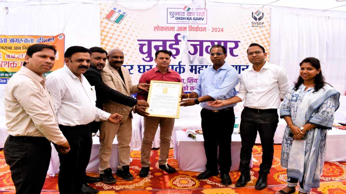 बालोद जिले का नाम गोल्डन बुक ऑफ वर्ल्ड रिकार्ड में दर्ज,  प्रशासन ने एक लाख से ज्यादा घरों में पहुंचाया ‘चुनई जगार’ नेवता कार्ड