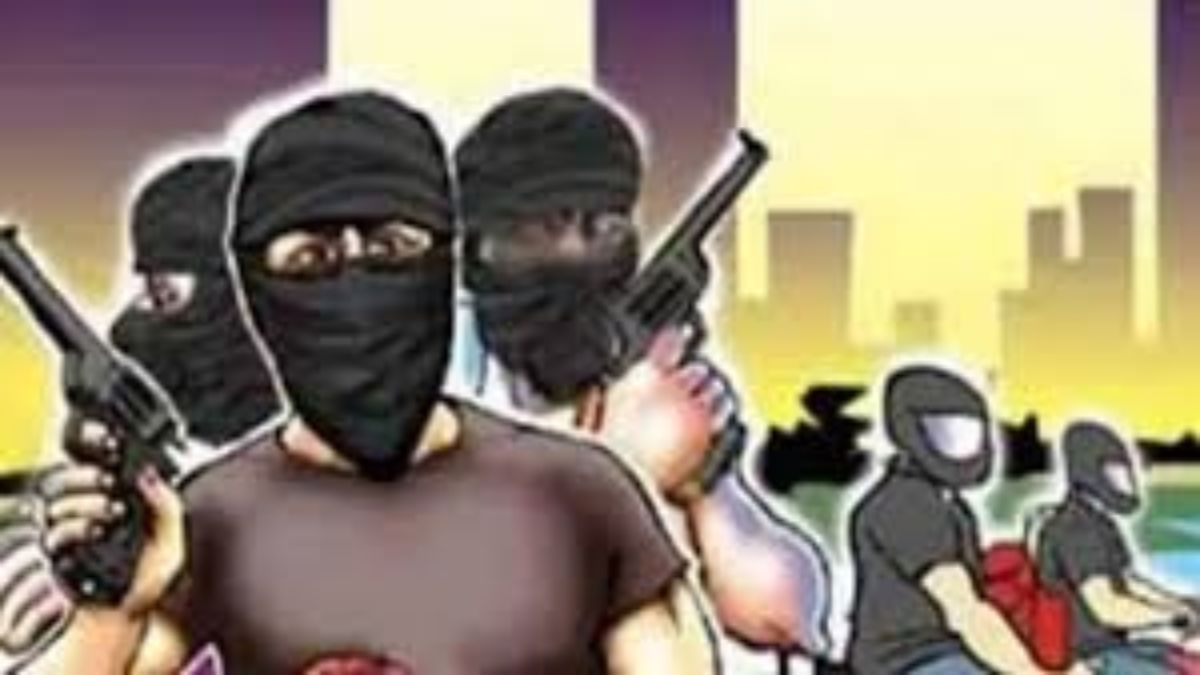 Punjab News : बंदूक के दम पर बैंक में लूट, लाखों रुपये ले उड़े डकैत, घटना CCTV में कैद