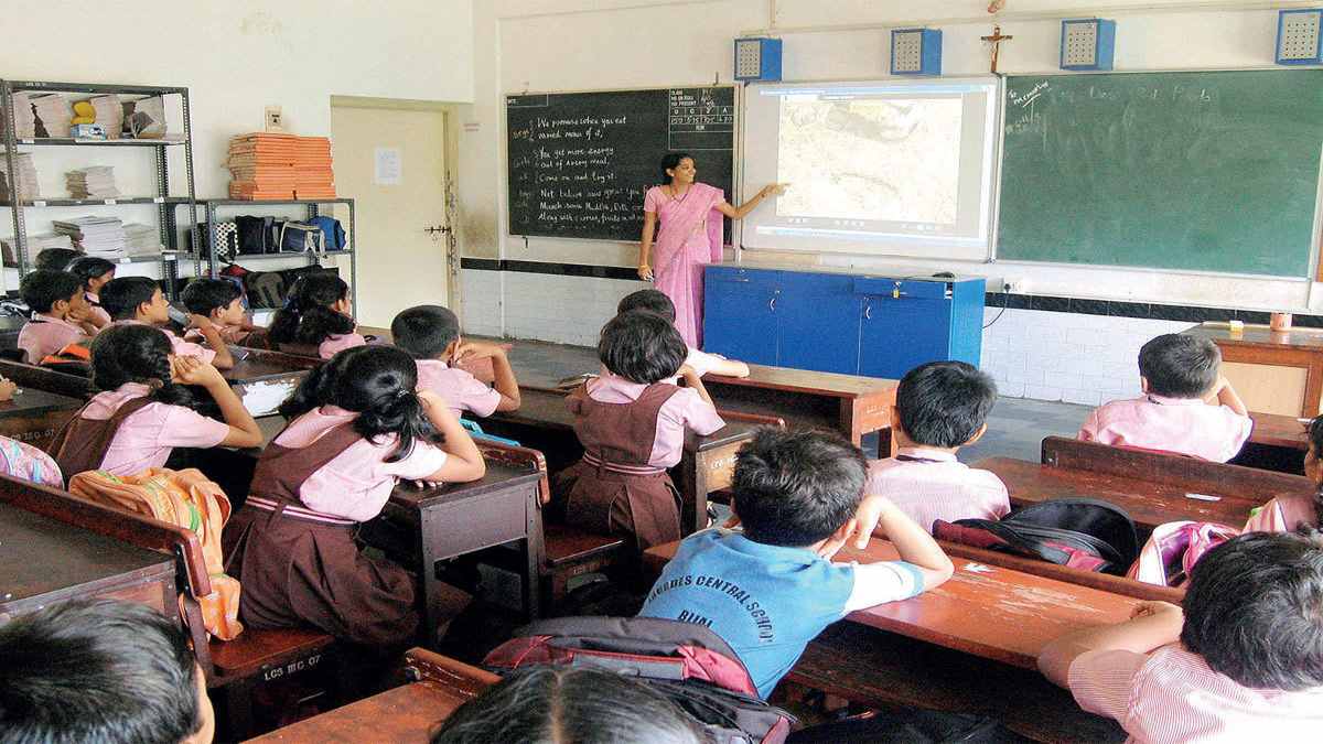 हाईकोर्ट ने सहायक शिक्षकों को दिखाया बाहर का रास्ता, साढ़े 3 हजार बेरोजगार टीचर्स ने नौकरी बचाने लगाई गुहार, मंत्रियों और कई शिक्षक संघों ने किया समर्थन