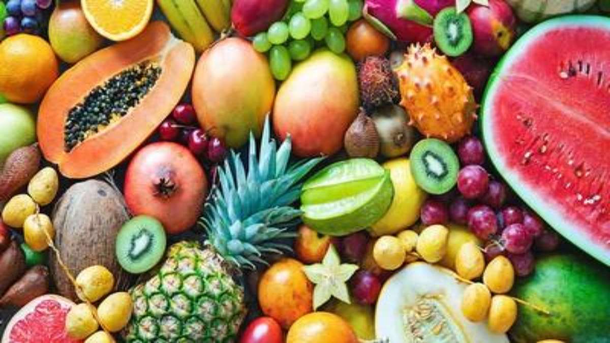 गर्मी में इन फलों से मिलेगी शरीर को ठंडक, थकान होगी दूर, साथ ही और भी हैं कई फायदे …