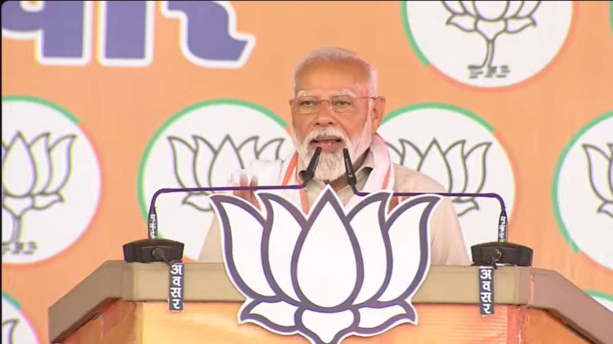 बस्तर में गरजे पीएम मोदी, कहा – छत्तीसगढ़ के कांग्रेसी सिर फोड़ने की धमकी दे रहे, इन धमकियों से डरने वाला नहीं…