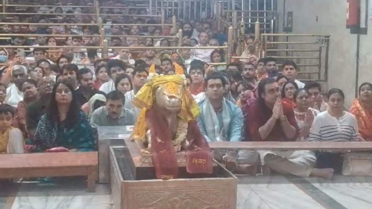 बाबा महाकाल की भस्म आरती में शामिल हुए जुबिन नौटियाल: शिव भक्ति में दिखे लीन, देश के लिए की खुशहाली की कामना