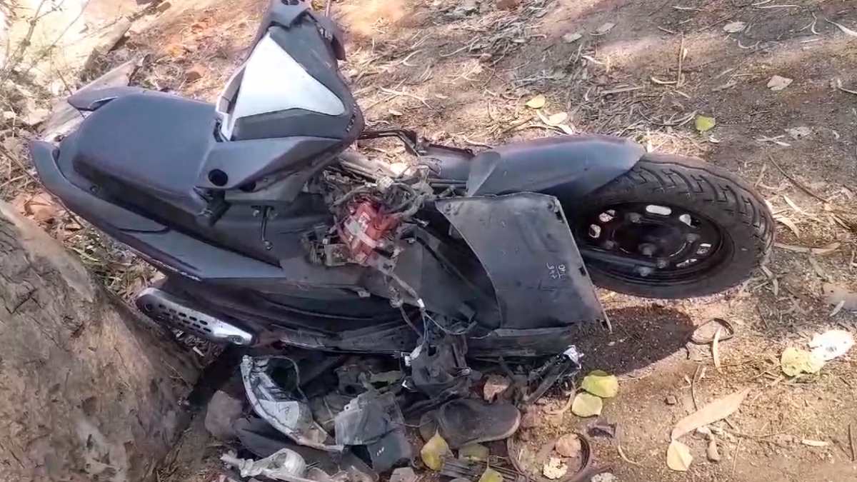 MP में बड़ा हादसा: 3 युवकों की दर्दनाक मौत, ट्रक से टकराई तेज रफ्तार स्कूटी