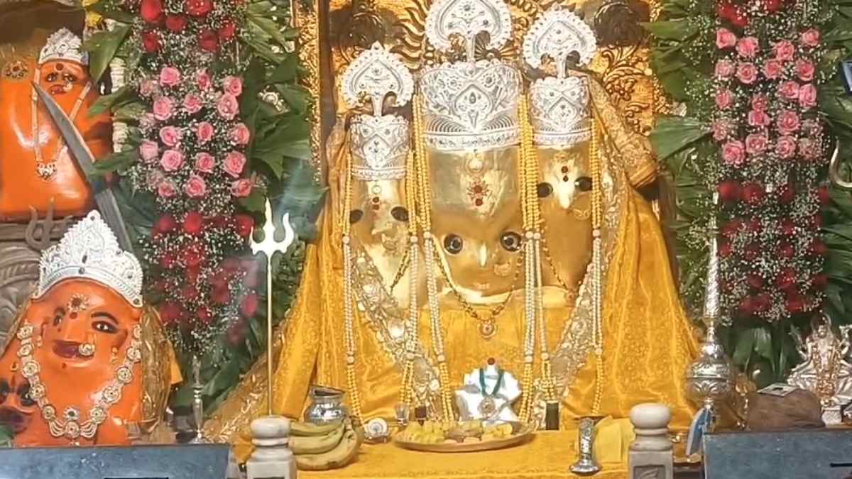नलखेड़ा में उमड़ा भक्तों का सैलाब: मां बगलामुखी को लगाया गया छप्पन पकवानों का भोग, सुरक्षा के मद्देनजर अतिरिक्त पुलिस बल तैनात