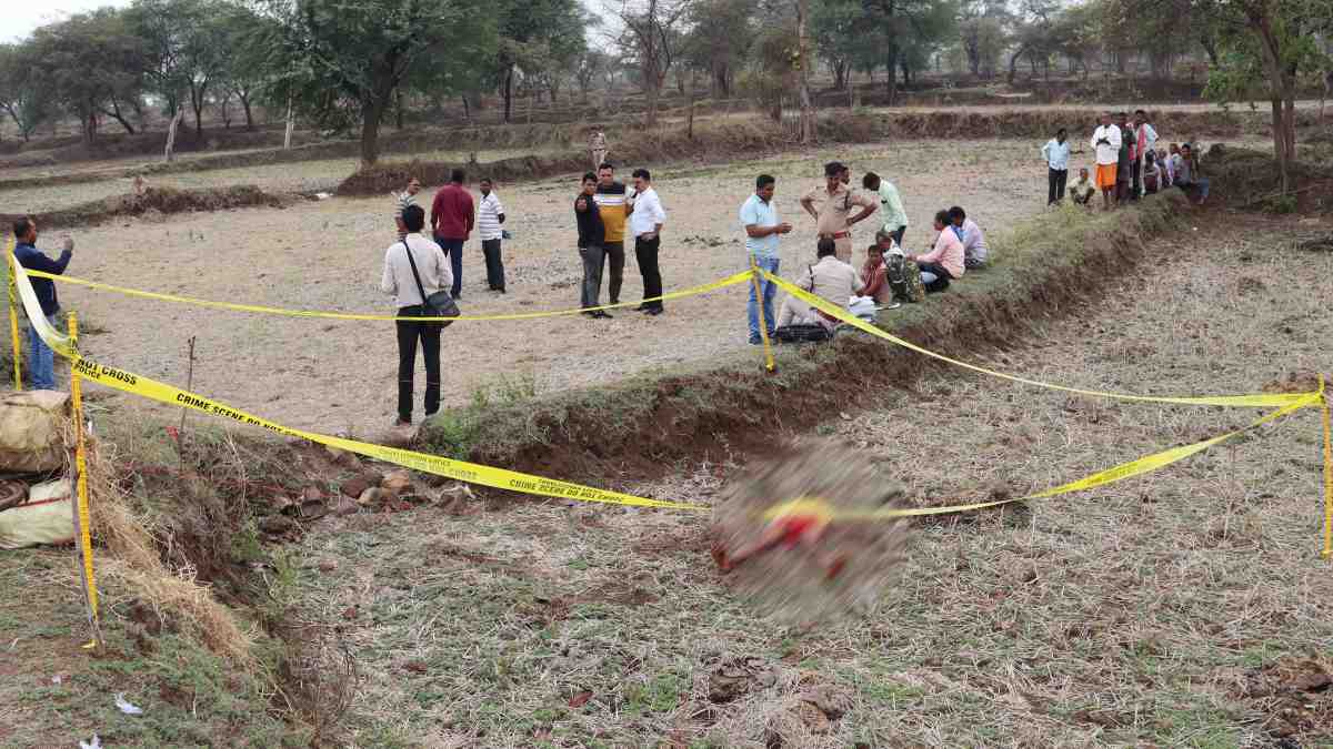 CG News : धारदार हथियार से बुजुर्ग की हत्या, खेत में मिली खून से लथपथ लाश