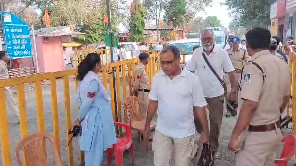 Dhar Bhojshala Survey: भोजशाला सर्वे का 23वां दिन, गर्भगृह के पास खुदाई का काम जारी, मुस्लिम पक्ष ने इस बात को लेकर जताई आपत्ति