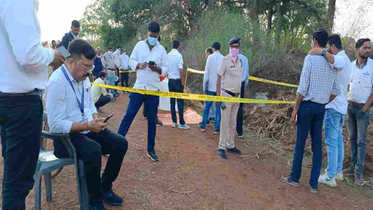 CG CRIME : टुकड़ों में महिला की लाश मिलने से गांव में सनसनी, बोरी में मिले हाथ, पैर और सिर, हत्या की आशंका