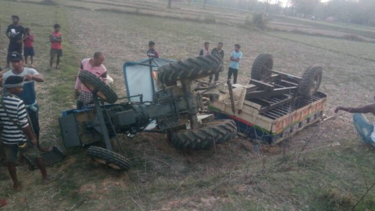 Odisha News : ट्रैक्टर पलटने से गर्भवती की मौत, मृतका का बेटा और कई महिलाएं घायल