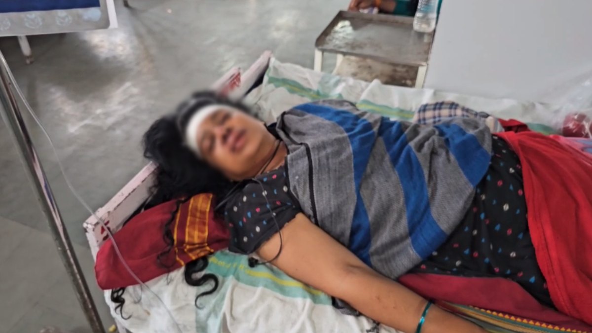 बेटे के सामने मां के साथ मामा की बरर्बता: जमीनी विवाद में जमकर की पिटाई, CCTV फुटेज आया सामने